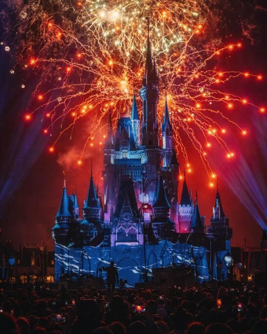 Le Cosy Wiener *Paris*Gare A 300 M*Disneyland* シャン・シュル・マルヌ エクステリア 写真